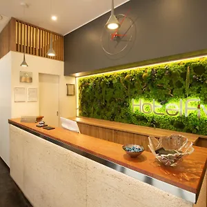 Hotel Five, Milão