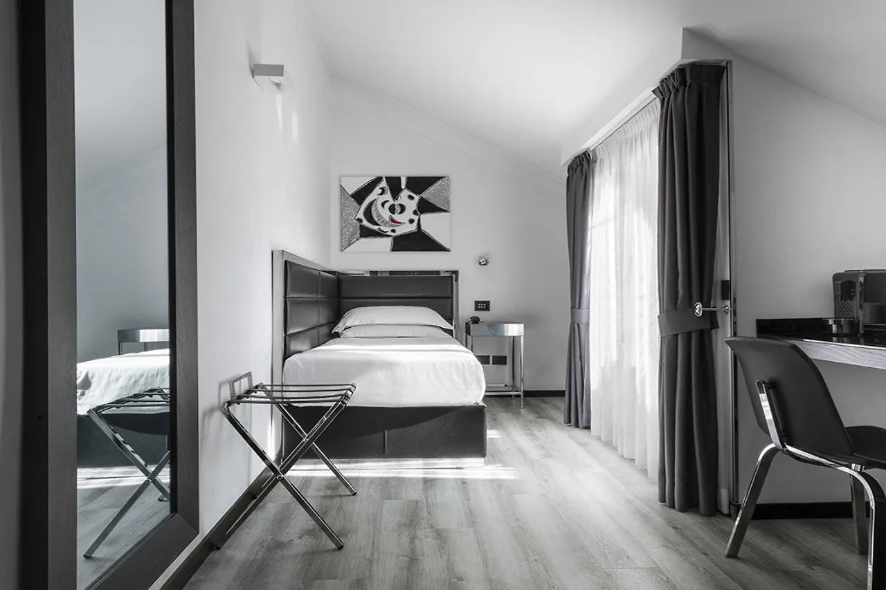 Lhp Hotel Napoleon Milan